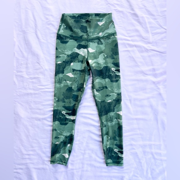 Fabletics Define PowerHold High-Waisted 7/8 Legging Camo Green Size XS - Picture 2 of 6